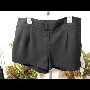 Express Black Pleated Cuffed Women's Shorts